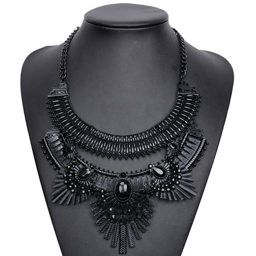 Exaggerated Black Geometric Shape Pendant Decorated Collar Design