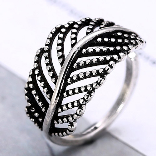Vintage Anti-silver Metal Hollow Out Leaf Shape Decorated Opening Ring