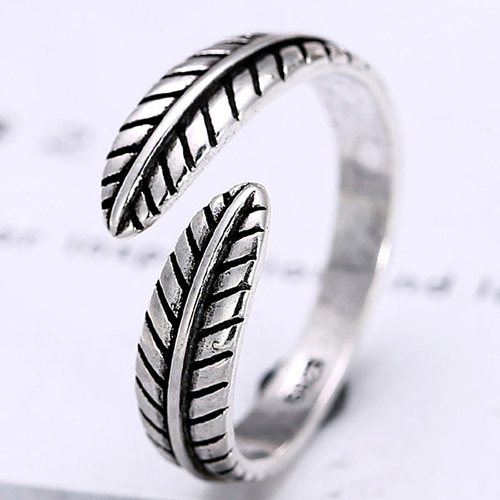 Vintage Anti-silver Leaf Grain Decorated Simple Opening Ring