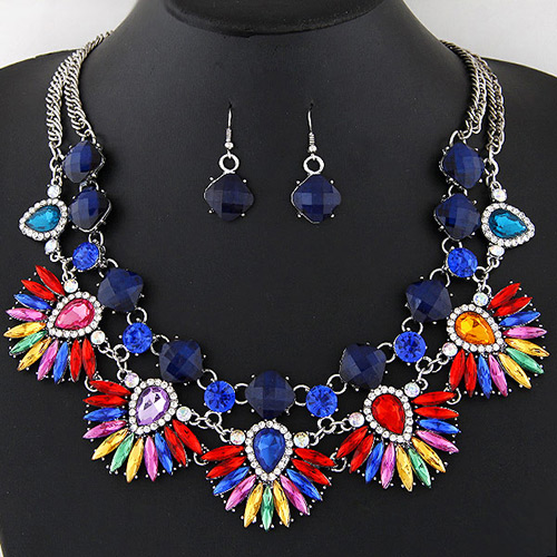 Bohemia Multi-color Diamond Decorated Fan Shape Short Chain Necklace
