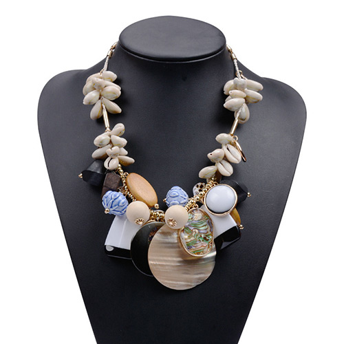 Exaggerate Beige Shell&beads Weaving Decorated Short Chain Necklace