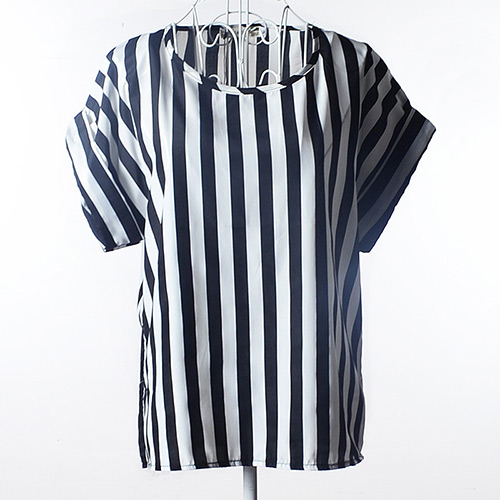Trendy White+black Vertical Bar Pattern Decorated Short Sleeve Simple T-shirt