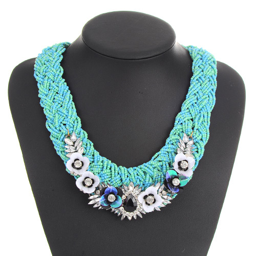 Vintage Green Flower Shape Decorated Hand-woven Chain Necklace