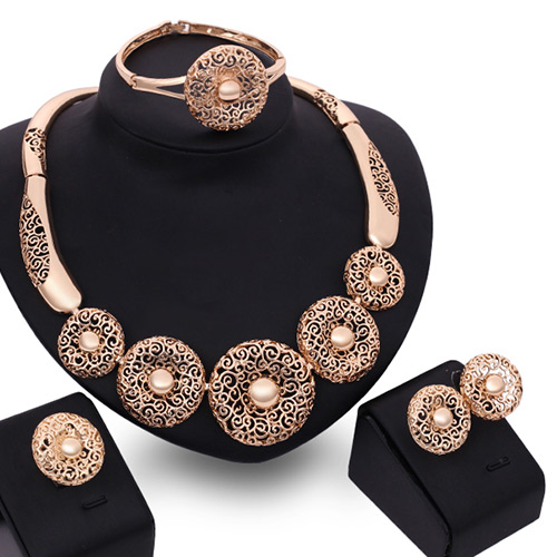 Retro Gold Color Hollow Out Round Shape Pendant Decorated Simple Jewelry Sets