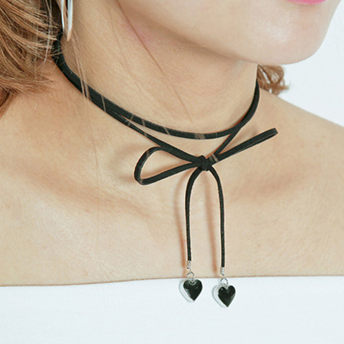 Fashion Black Heart Shape Pendant Decorated Long Chain Choker