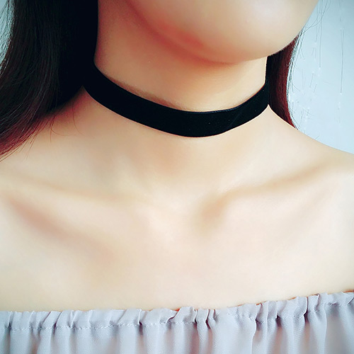 Sweet Black Pure Color Decorated Simple Design Choker