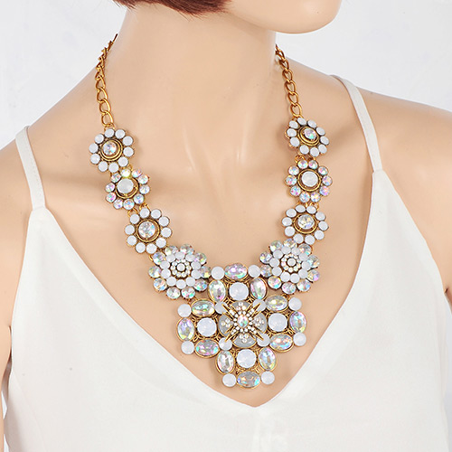 Elegant Multi-color Hollow Out Flower Shape Pendant Decorated Short Chain Necklace
