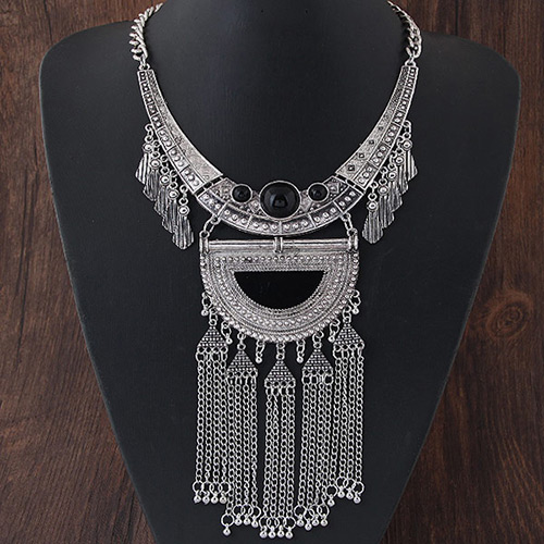Exaggerated Silver Color D Shape Decorated Tassel Pendant Short Chain Necklace