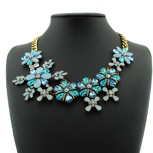 Sweet Blue Flower Shape Decorated Simple Short Chain Necklace