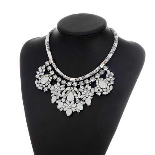 Fashion White Water Drop Shape Diamond Decorated Pure Color Necklace