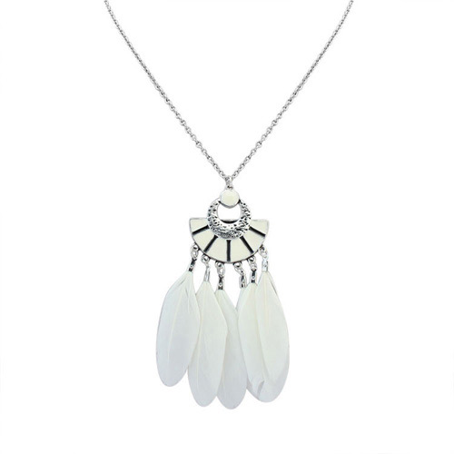 Fashion White Feather Pendant Decorated Semicircle Shape Simple Necklace