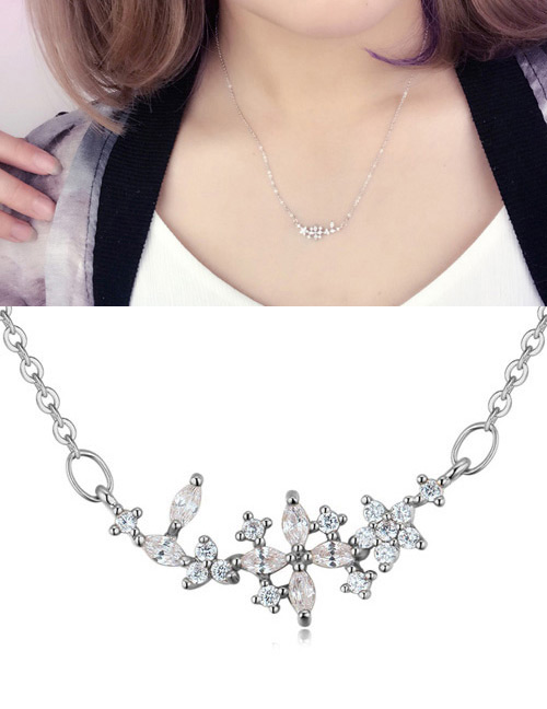 Fashion Silver Color Flower Shape Pendant Decorated Necklace