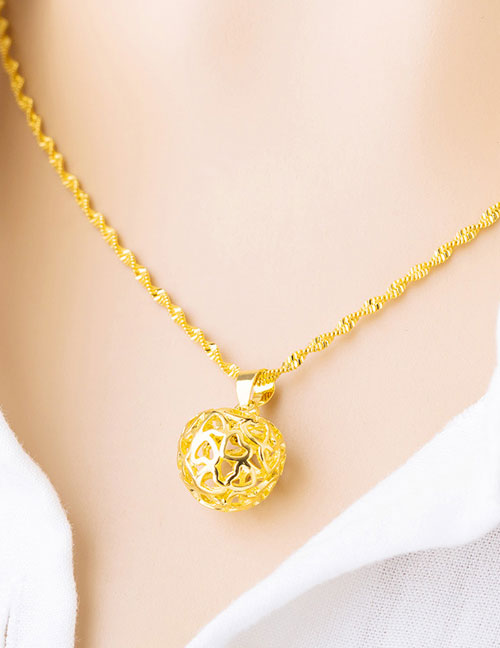 Elegant Gold Color Heart Shape Decorated Hollow Oue Pendant (not Including Chain )