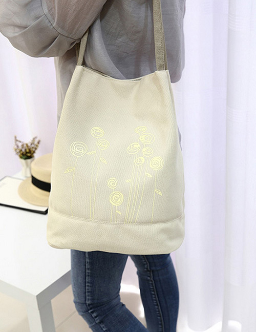 Fashion White Flower Pattern Decorated Simple Shoulder Bag