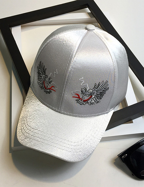 Fashion White Embroidery Dragon Pattern Decorated Baseball Cap